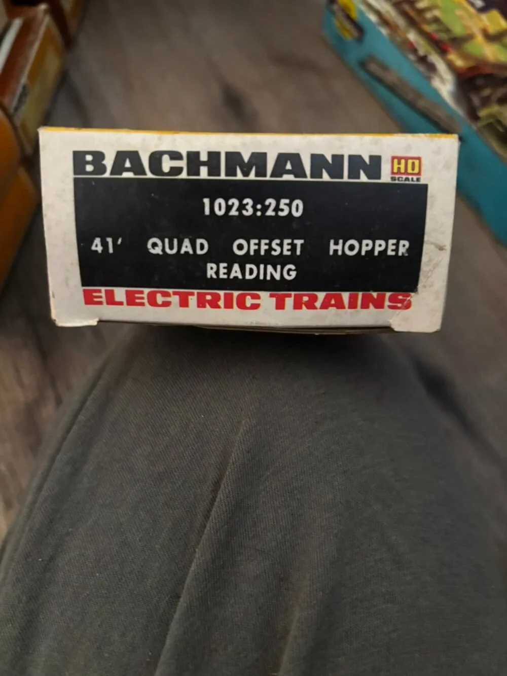 Bachmann HO 41' Quad Offset Hopper Reading 1023 Railroad Train display w/box